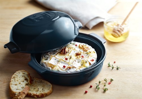 EH_8417_Amb_CheeseBaker_Brie_Nuts_Thyme_Belle-Ile_H.jpg
