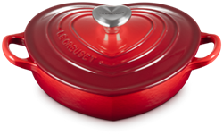 Le Creuset Campagnard Tradition "hart" met goudkleurige hartvormige knop in RVS Kersenrood 20cm 1,0l Gietijzer